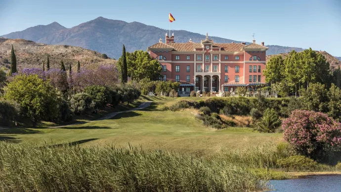 Nestled in the picturesque landscape of Andalucía, Anantara Villa Padierna Palace Resort offers an elegant retreat in the heart of Costa del Sol.